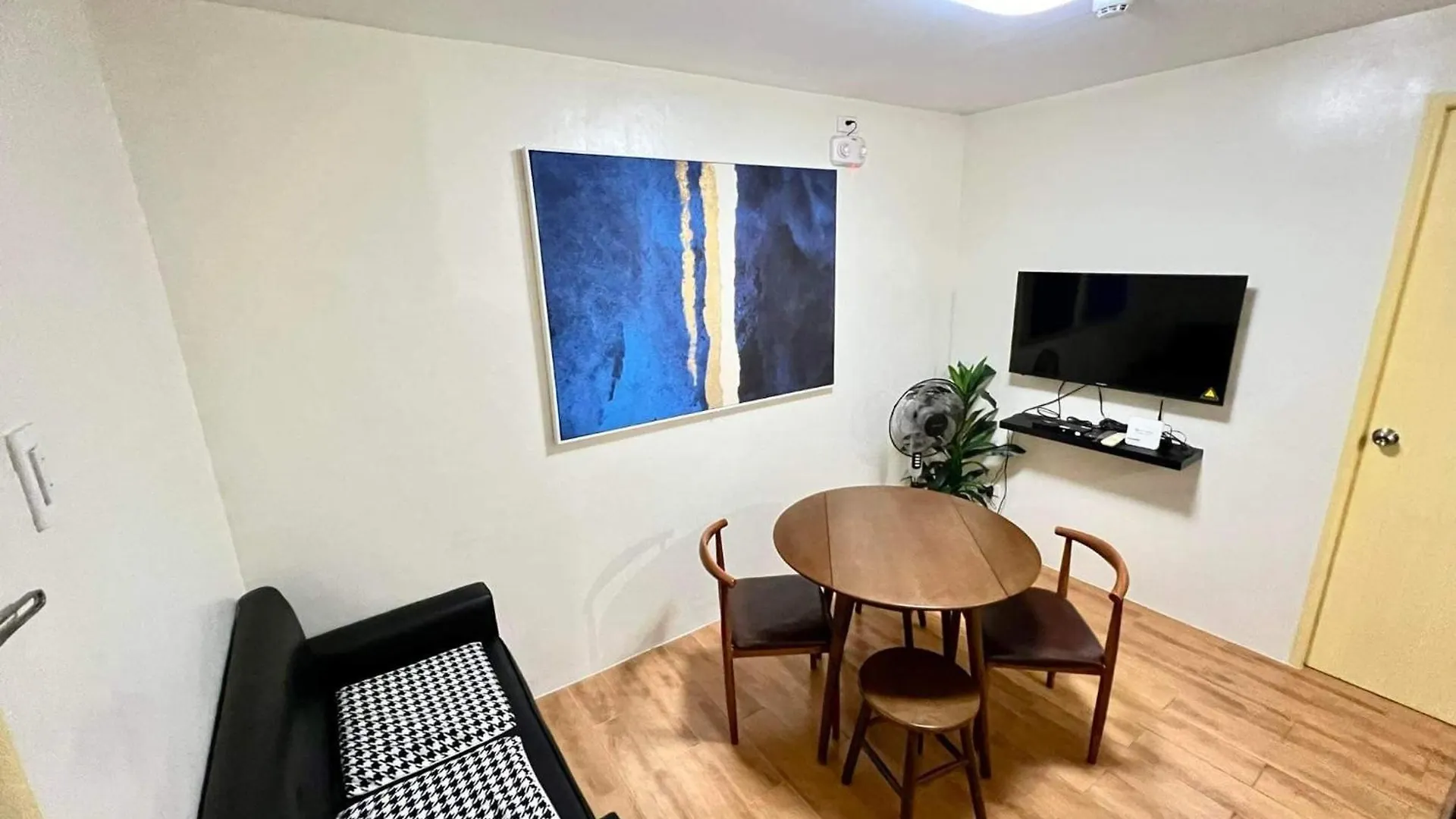 Davao Condo 2Br Pool Wifi Netflix 2*,  菲律宾
